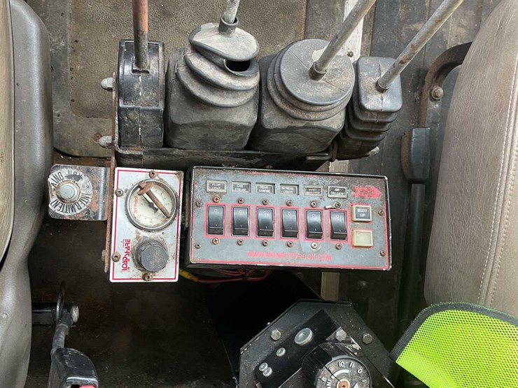 2004-caterpillar-c7-image-83