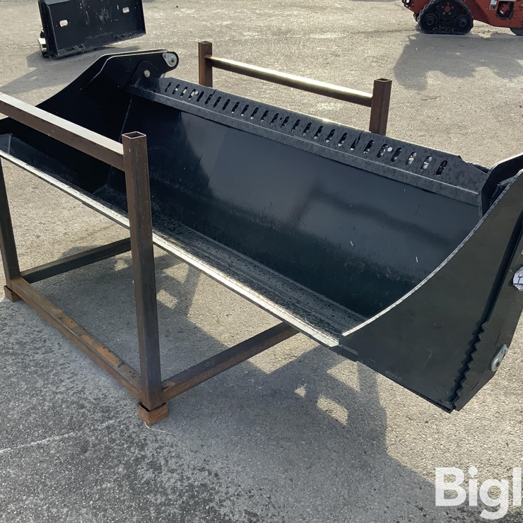 2025 GIYI KH72 4-In-1 Skid Steer Bucket