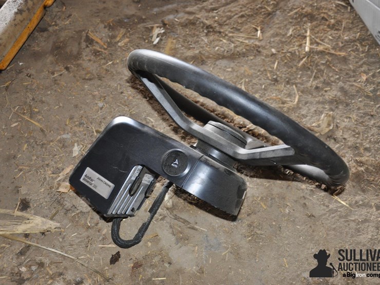 john-deere-300-image-2