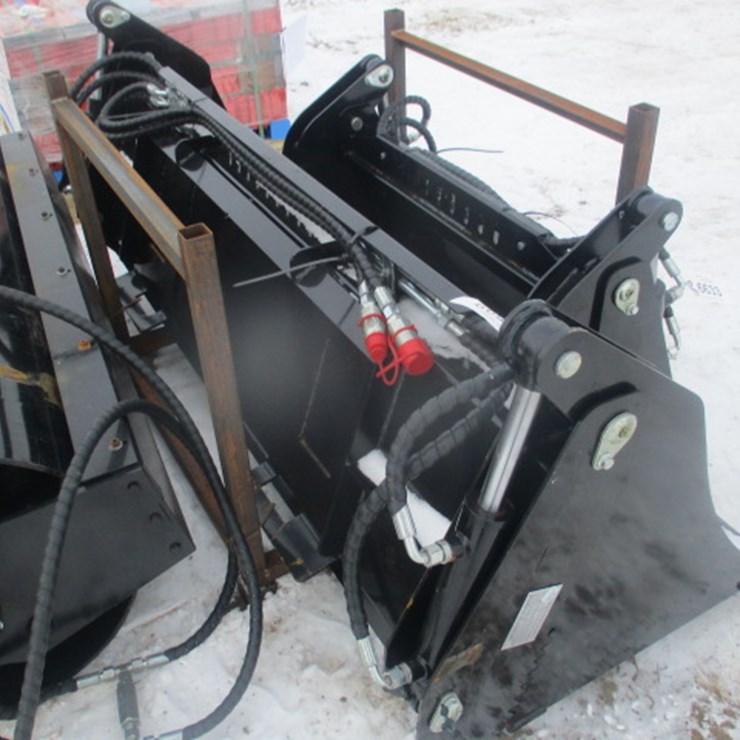 #6599 • 72" Skid Steer 4 in 1 Bucket Working Width: 72"Bucket Volume: 660lbsWorking Pressure: 16Mpa-21Mpa
