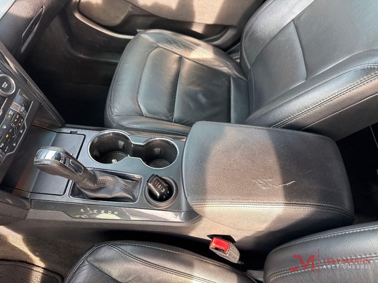 2017-ford-explorer-xlt-image-24