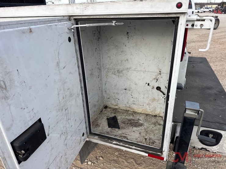 2016-chevrolet-silverado-3500-image-13