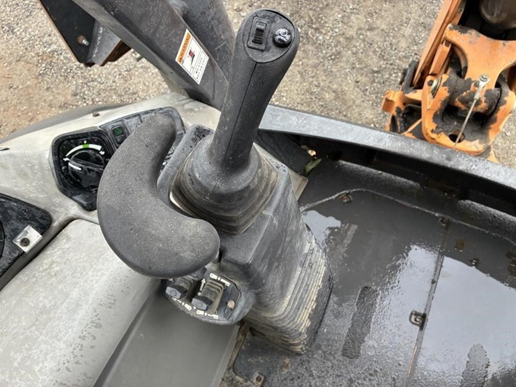 2018-case-580sn-image-29