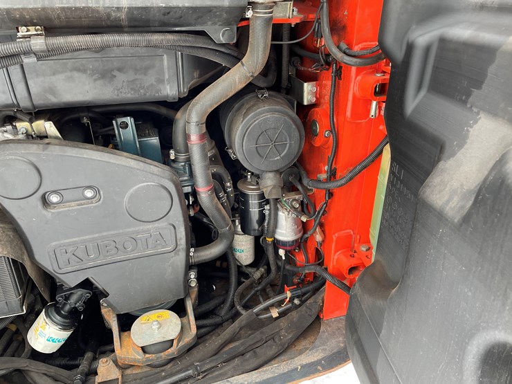 2022-kubota-ssv65-image-22