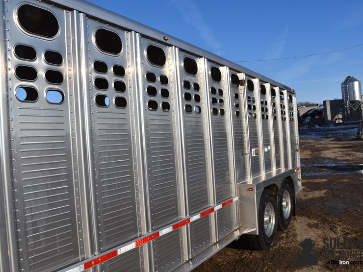 2025-wilson-livestock-trailer-image-20