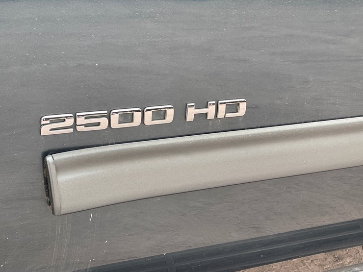 2011-chevrolet-silverado-2500hd-lt-image-19