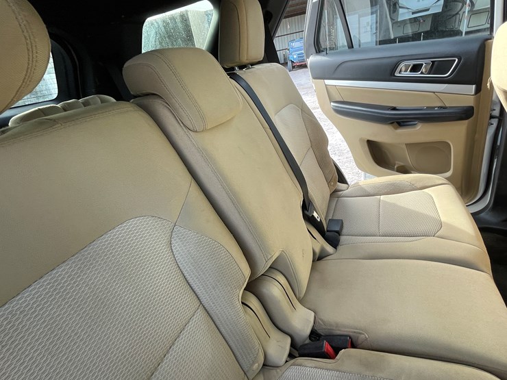 2017-ford-explorer-image-125
