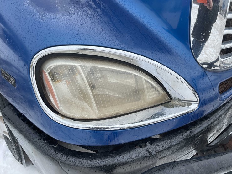 #308-•-2005-freightliner-columbia-semi-tractor-(has-wi-title)-(denmark,-wi)-image-17