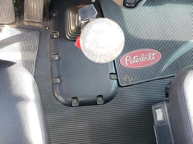 2021-peterbilt-389-image-24