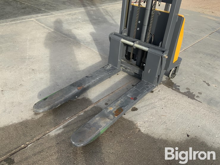 2200lb-electric-pallet-mover-image-9