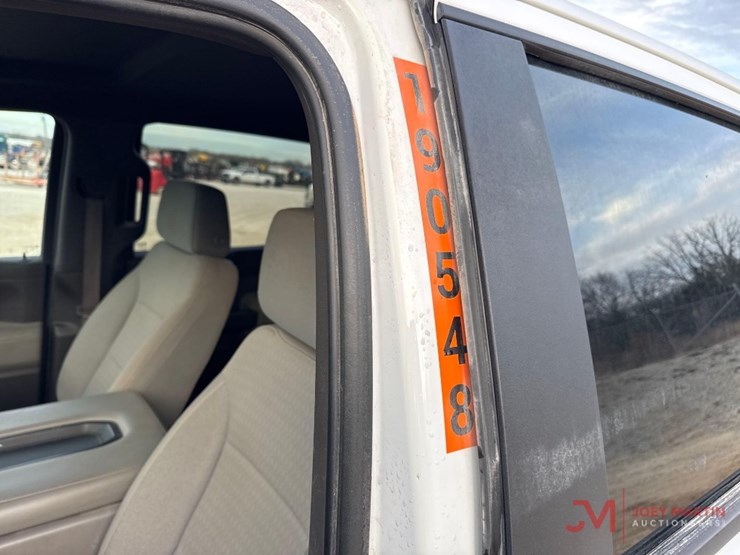 2020-chevrolet-1500-image-26