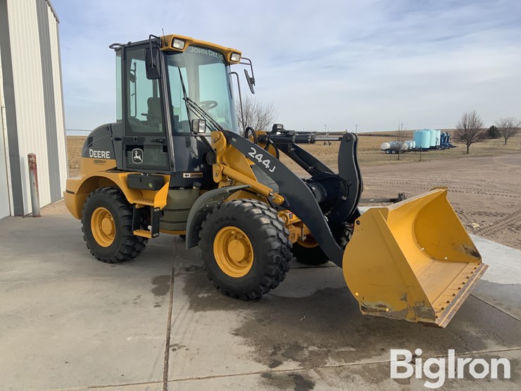 2012-deere-244j-image-3