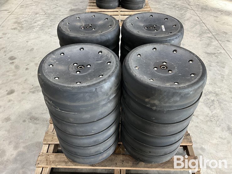 john-deere-xp-planter-row-unit-depth-gauge-wheels-image-4