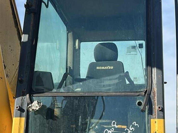 komatsu-pc270-lc-image-13