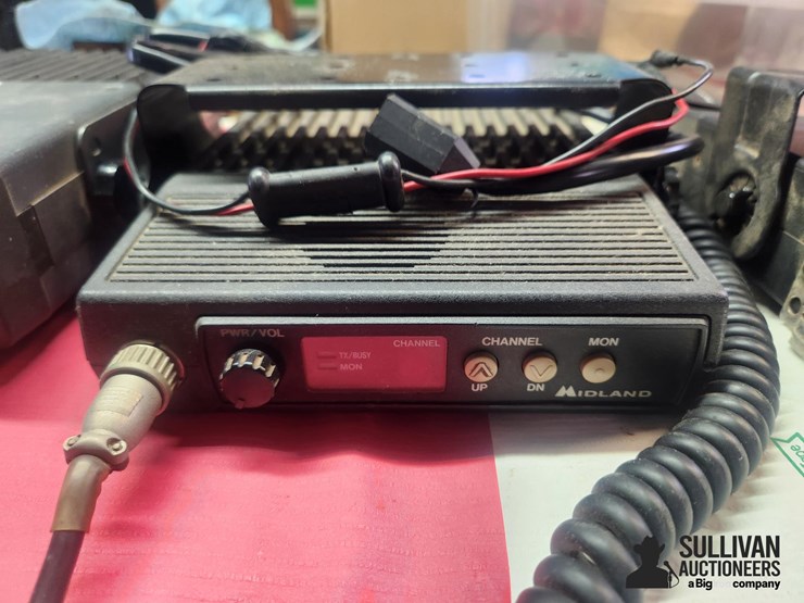 assorted-business-band-radios-image-15