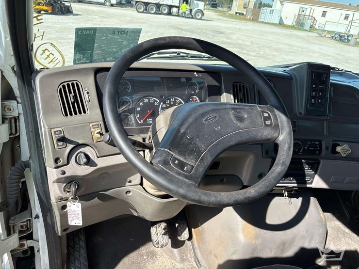 2007-sterling-l7500-image-18