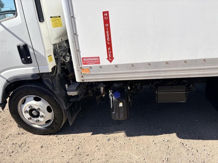 2016-isuzu-nrr-image-8