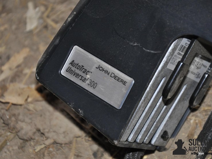 john-deere-300-image-3