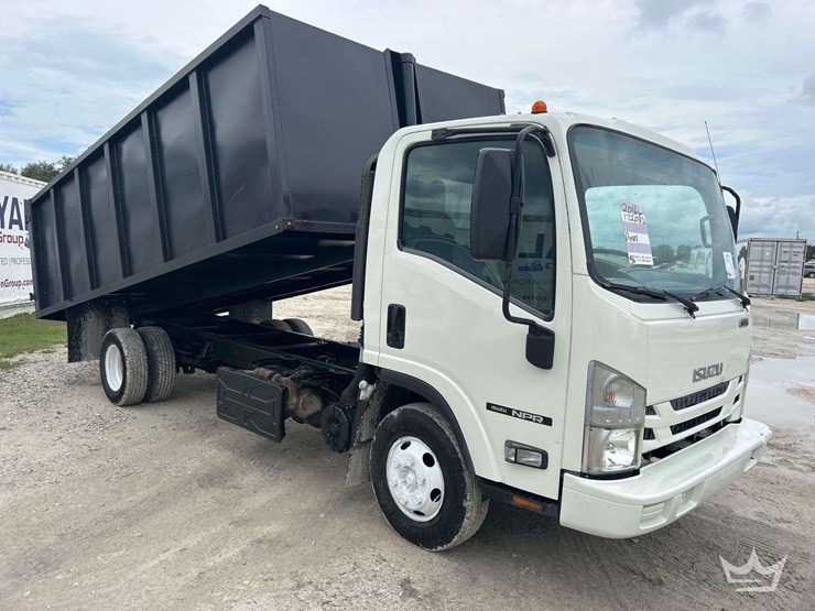 2016-isuzu-npr-image-2