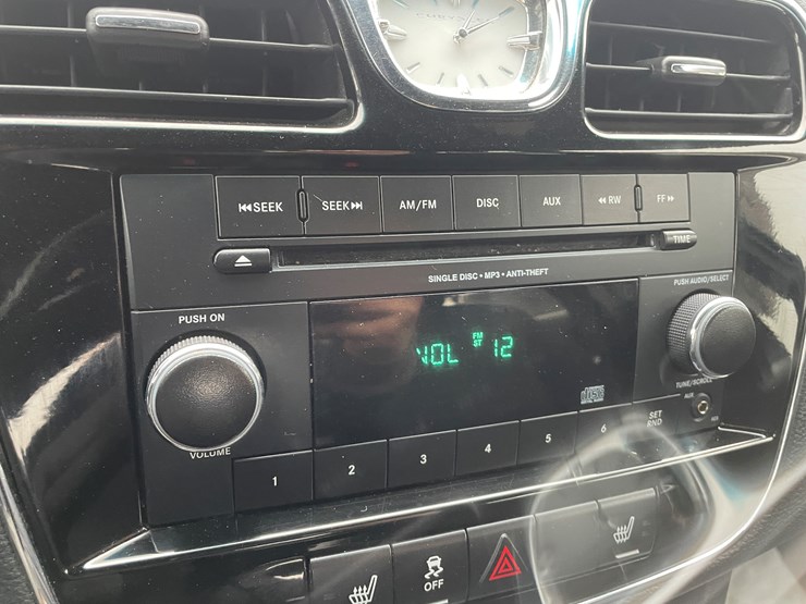 #111-•-2013-chrysler-200-(nm-title)-image-72