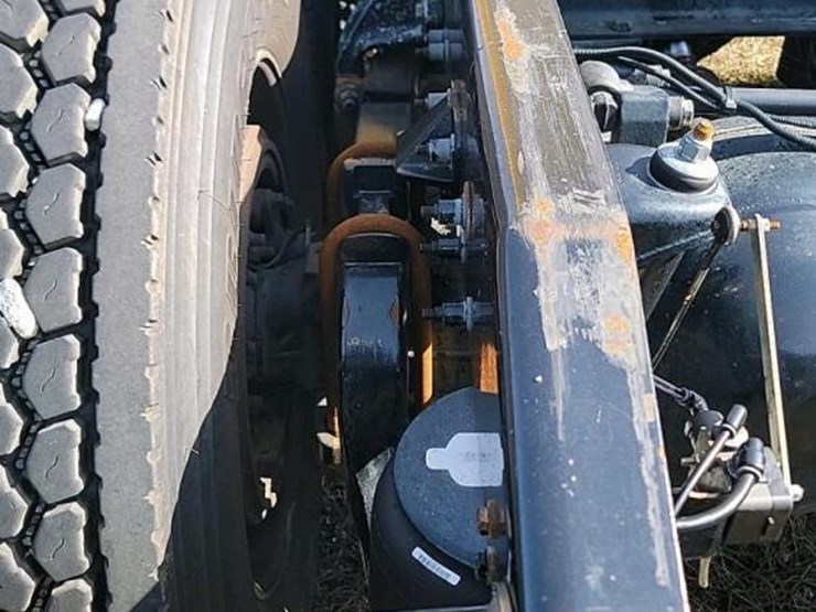 2016-peterbilt-389-image-12