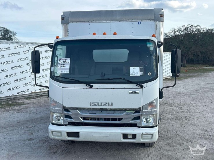 2016-isuzu-npr-image-24