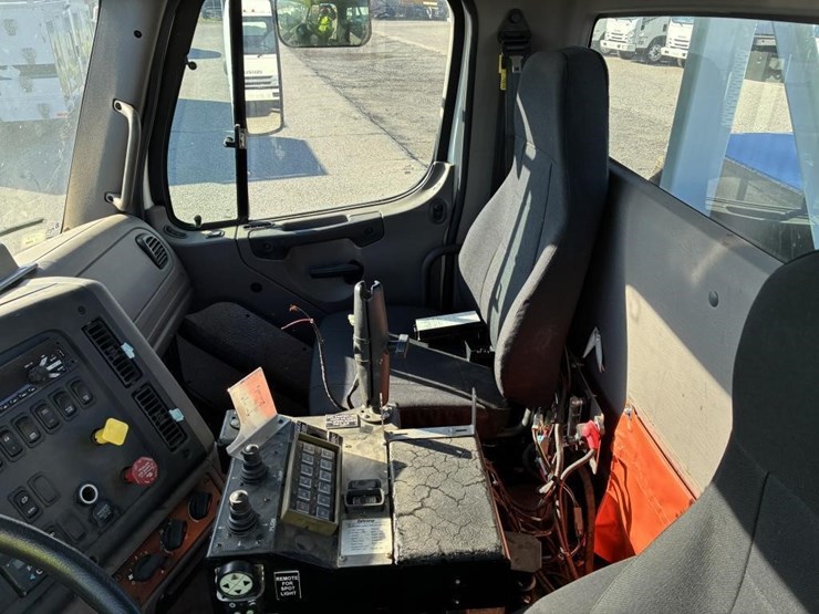 2021-freightliner-dump-truck-image-22