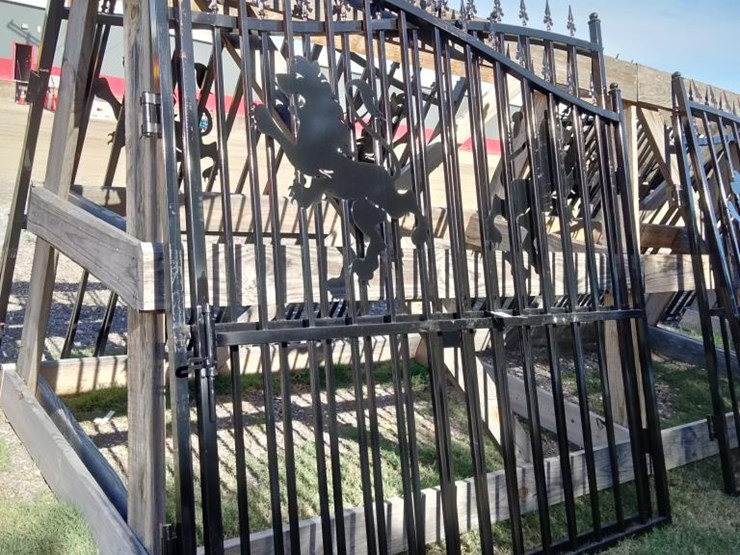 #17-•-bi-parting-iron-gate-w/-lion-motif---4.2m-image-2
