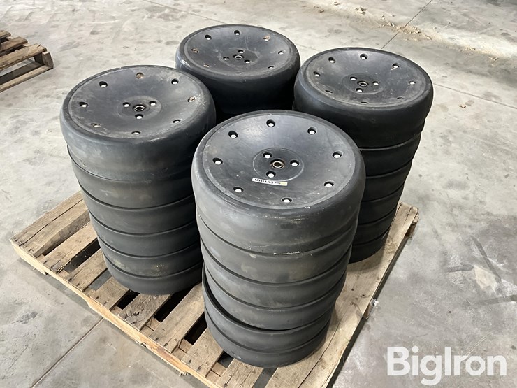 john-deere-xp-planter-row-unit-depth-gauge-wheels-image-7