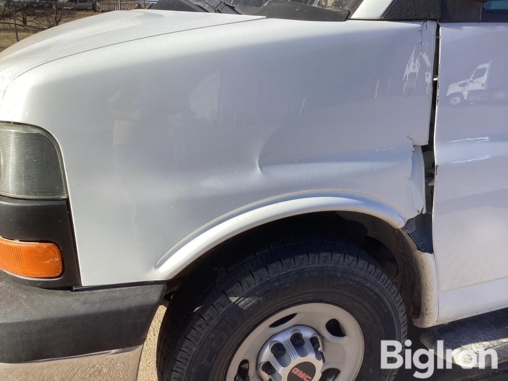 2017-gmc-2500-image-13