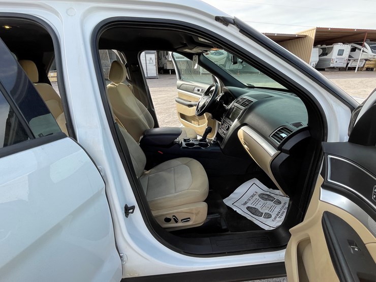 2017-ford-explorer-image-91