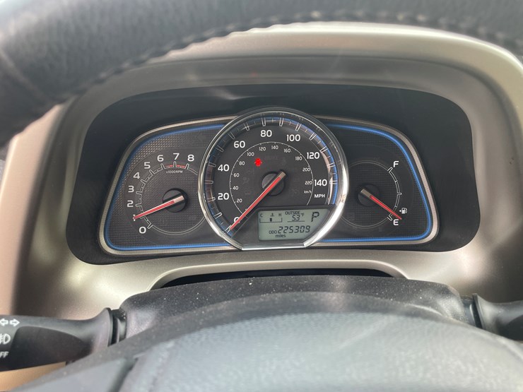 2013-toyota-rav4-image-21