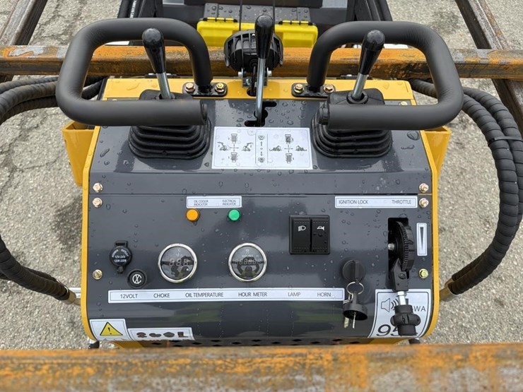 2025-sdlanch-sdll60-skid-steertrack-loader-image-10