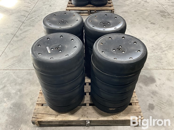 john-deere-xp-planter-row-unit-depth-gauge-wheels-image-6