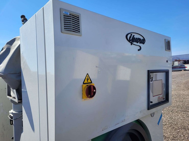 ilsa-ipura-44on-29-gallon-industrial-clothes-washer-image-4