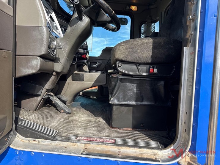 2013-kenworth-t800-image-32