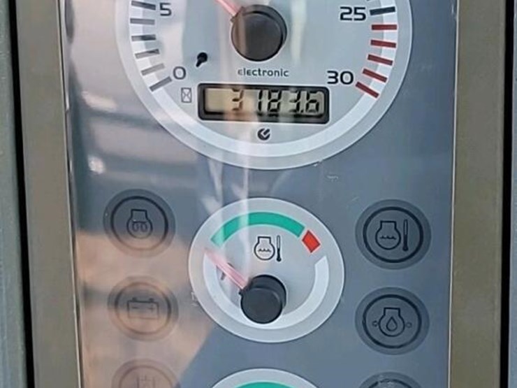 komatsu-wb146-image-26