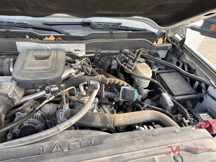 2016-chevrolet-silverado-3500-image-30