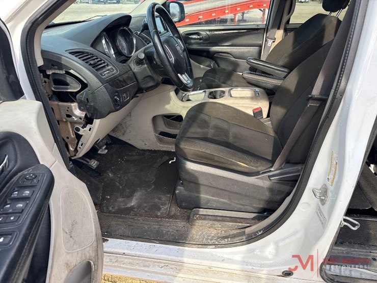 2016-dodge-grand-caravan-image-19