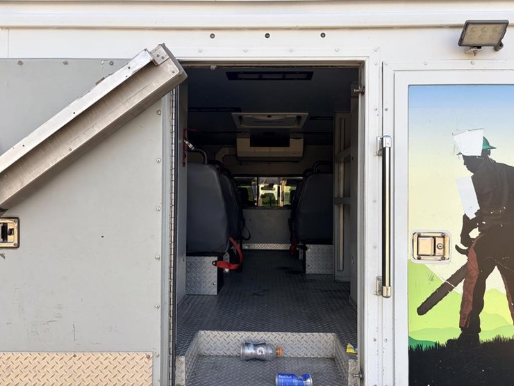 2012-ford-f550-image-6