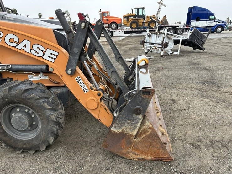 2018-case-580sn-image-6