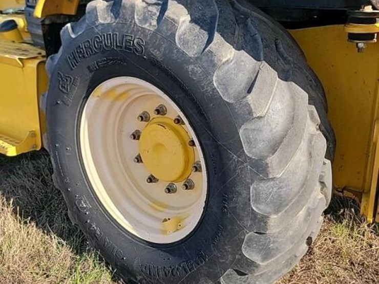 komatsu-wb146-image-5