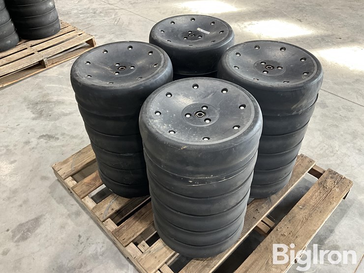 john-deere-xp-planter-row-unit-depth-gauge-wheels-image-5