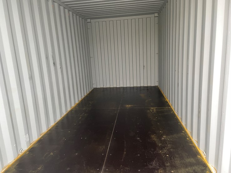#10-•-20'-shipping-container-(princeton,-mn)-image-7