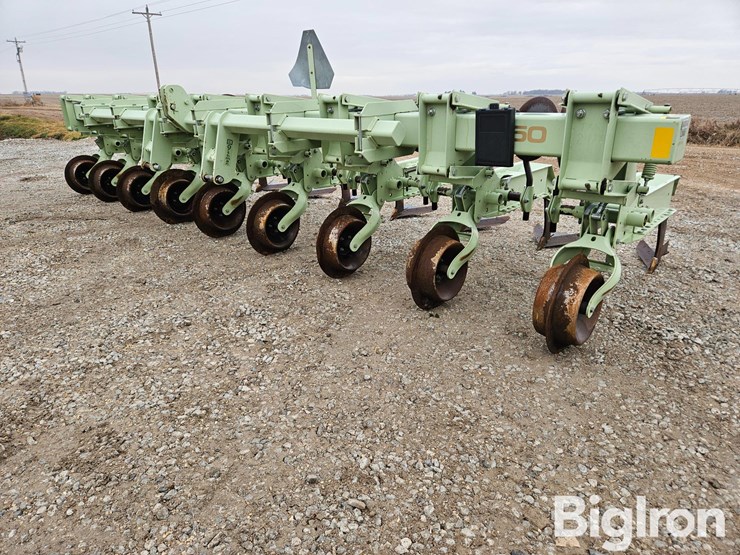 orthman-835-002-8r30-high-clearance-cultivator-image-1