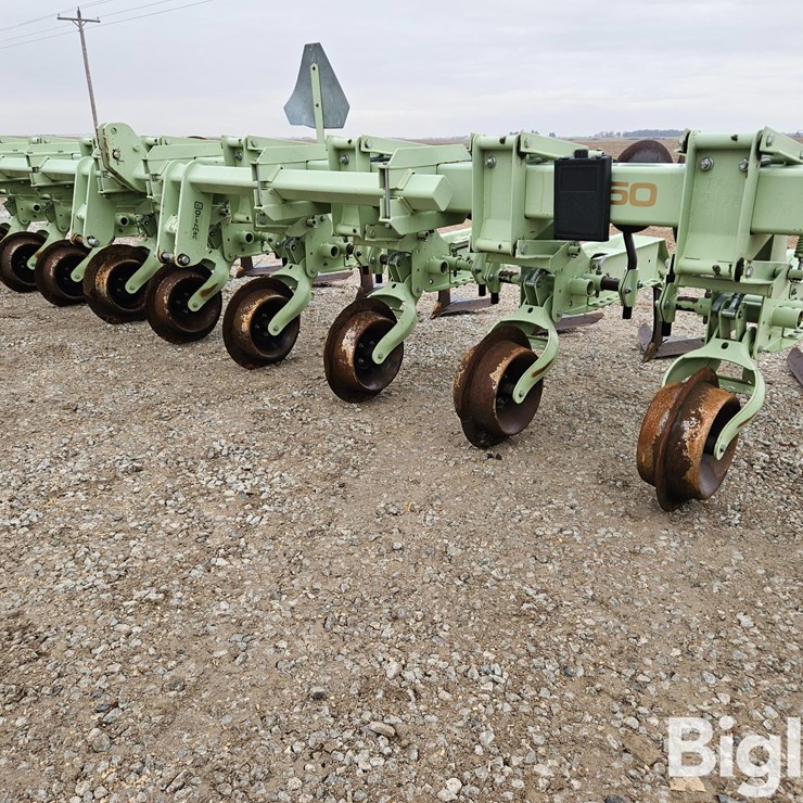 Orthman 835-002 8R30 High Clearance Cultivator