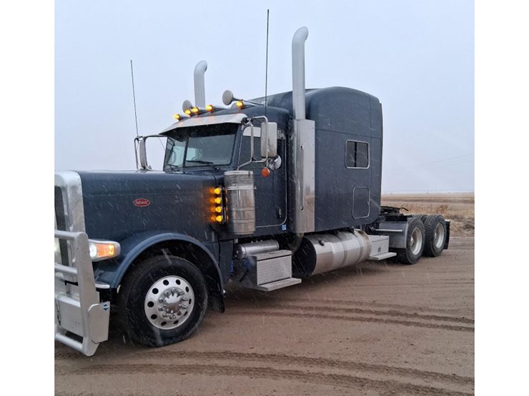2023-peterbilt-389-image-2