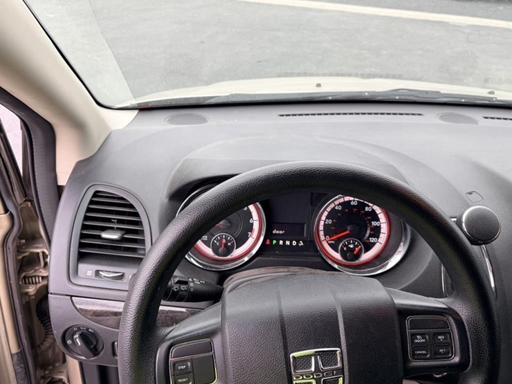 2015-dodge-caravan-image-14