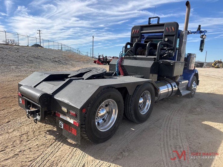 2013-kenworth-t800-image-2