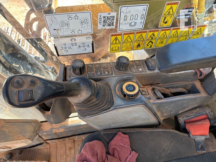 2022-caterpillar-320-image-18